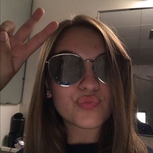 Meet your Posher, Megan